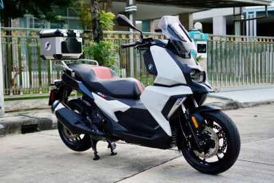 BMW C400X 2021 only 4,xxx km. with Top box and Yss rear shock-up.  ---