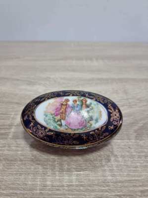 Limoges style box in perfect condition