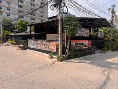 Large restaurant in good location for rent