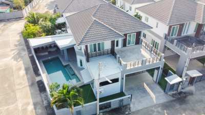 Four-Bedroom Residence With Private Pool: Sansaran Mod Chic (SSR041)