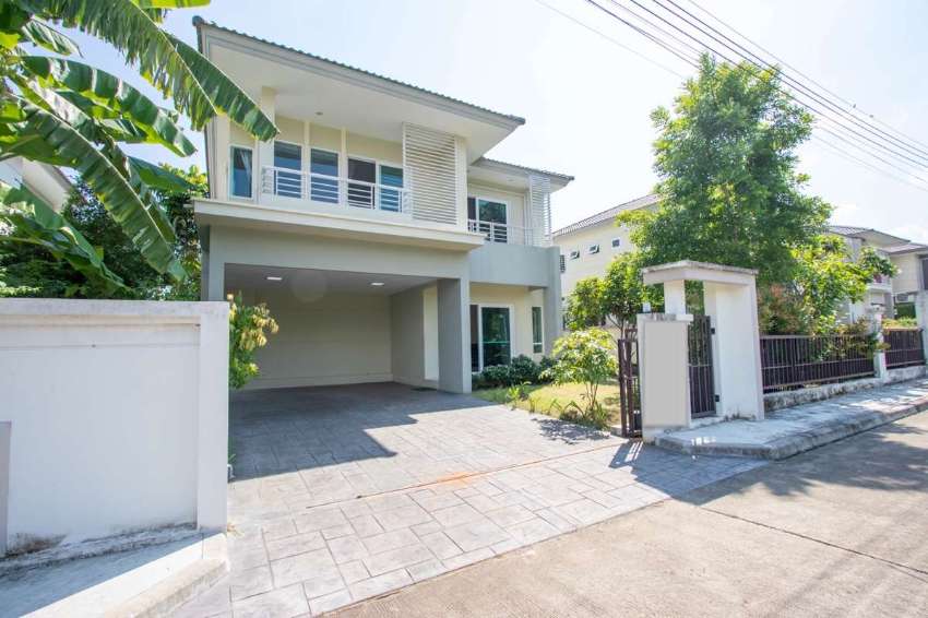 Nam Phrae Three-Bedroom Family Home For Sale (NP064)