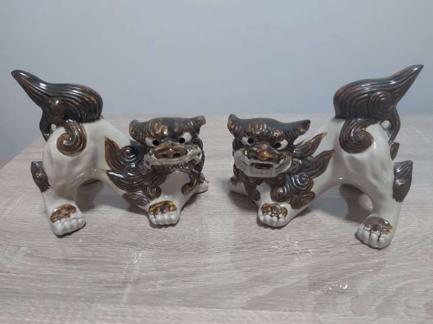 Chinese foo dogs Large size in crouching position 