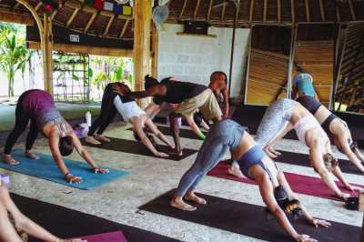 หลักสูตรฝึกอบรมครูสอนโยคะหลายสไตล์ 14 วัน - 300 ชม. ของ Ulu Yoga