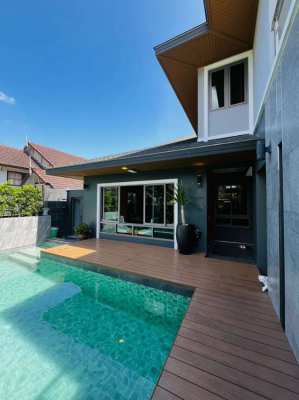 Luxury House with pool 5 bedrooms 5 bathrooms for sale in Chalong