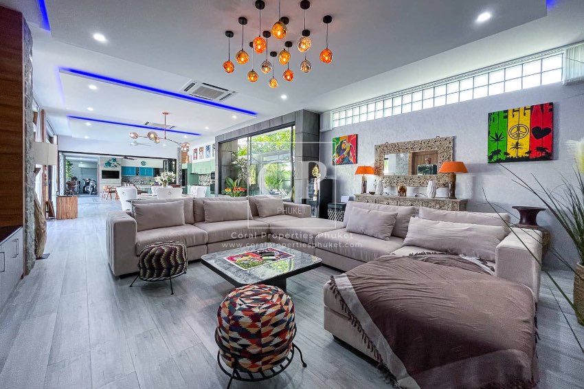 Luxurious 3-Bedroom with Distinguished Design Pool Villa, Rawai