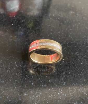 Gold ring with princess cut diamond 