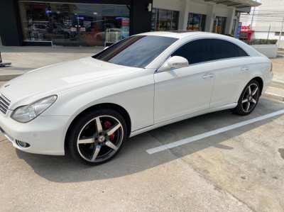 Mercedes V8 CLS500 immaculate condition 