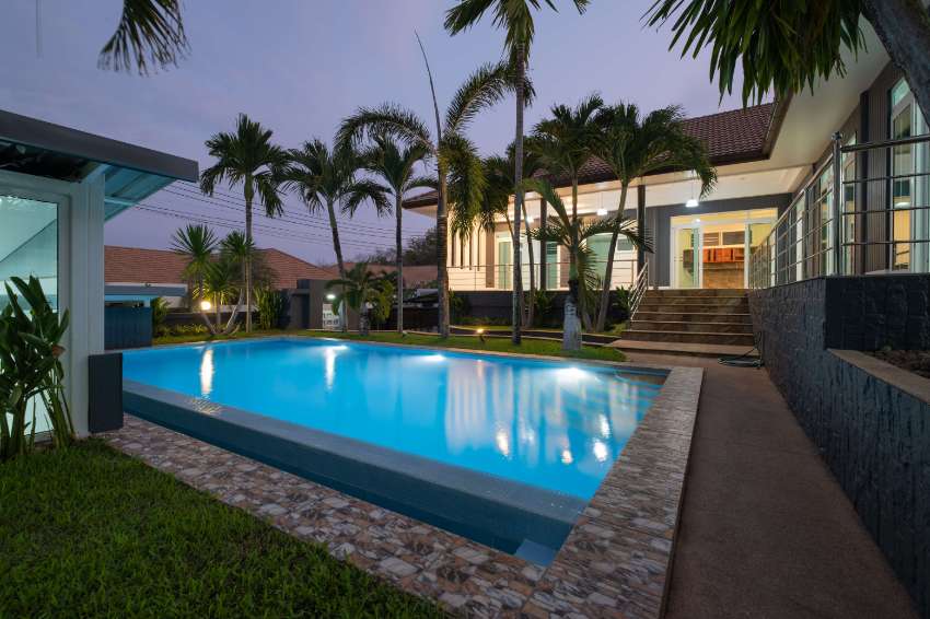 Luxury 4 bedr  Pool Villa Rawai 