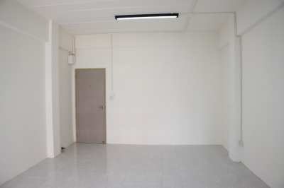 Newly refurbished minimal style office space for rent