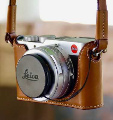LEICA D-LUX 7 AND ARTE DI MANO CASE AND STRAP - LIKE NEW