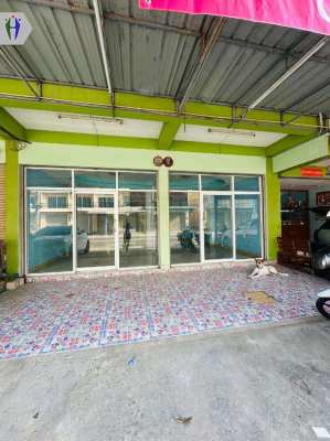 Commercial building for rent, 2 units, 2 floors.