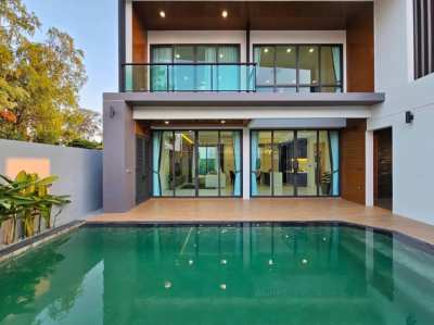 Luxury pool villa pattaya