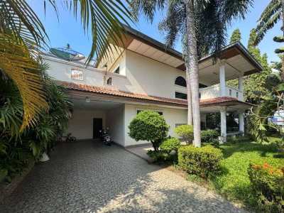 Huge House For Sale in South Pattaya.