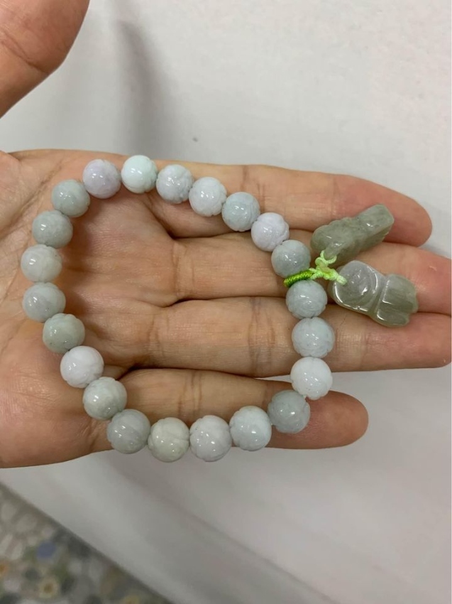 Bracelet with jade jadiete 800 Baht with delivery 