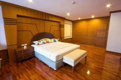 4 bedroom, 270 sqm apartment for rent in Watthana, fully furnished 