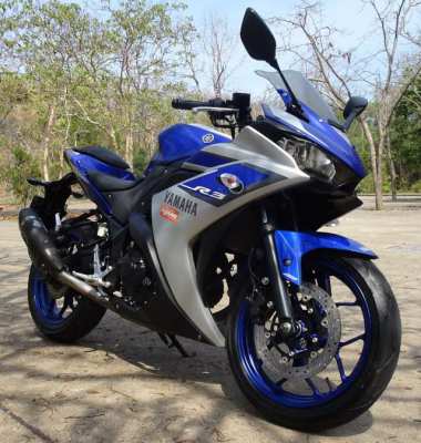 Yamaha YZF-R3 with ABS brakes - 2016