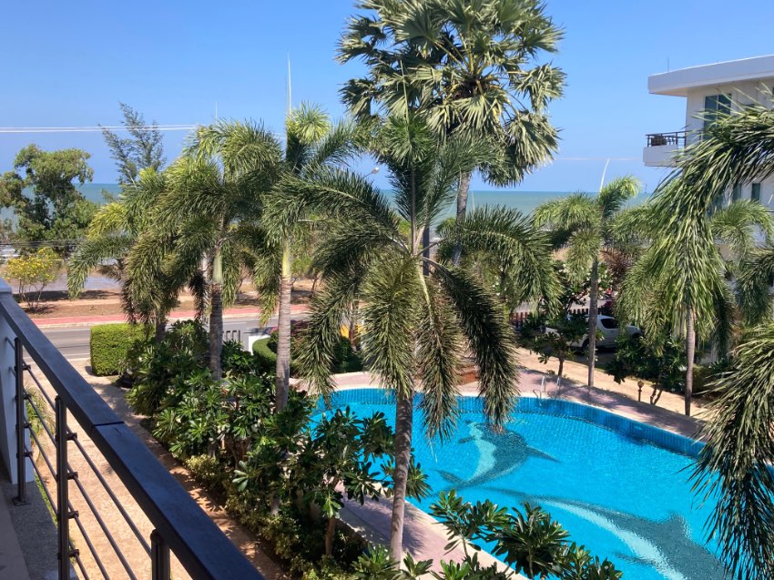 PRICED TO SELL: 2 bed/2 bath condo directly opposite beautiful beach